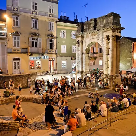 Andrea L * بومير